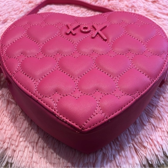 Betsey Johnson Pink Heart Crossbody 🩷 - Picture 4 of 7